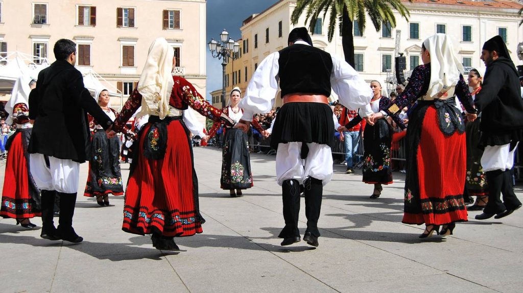 Menyaksikan Seni Tari Folk Italia Paling Mempesona 